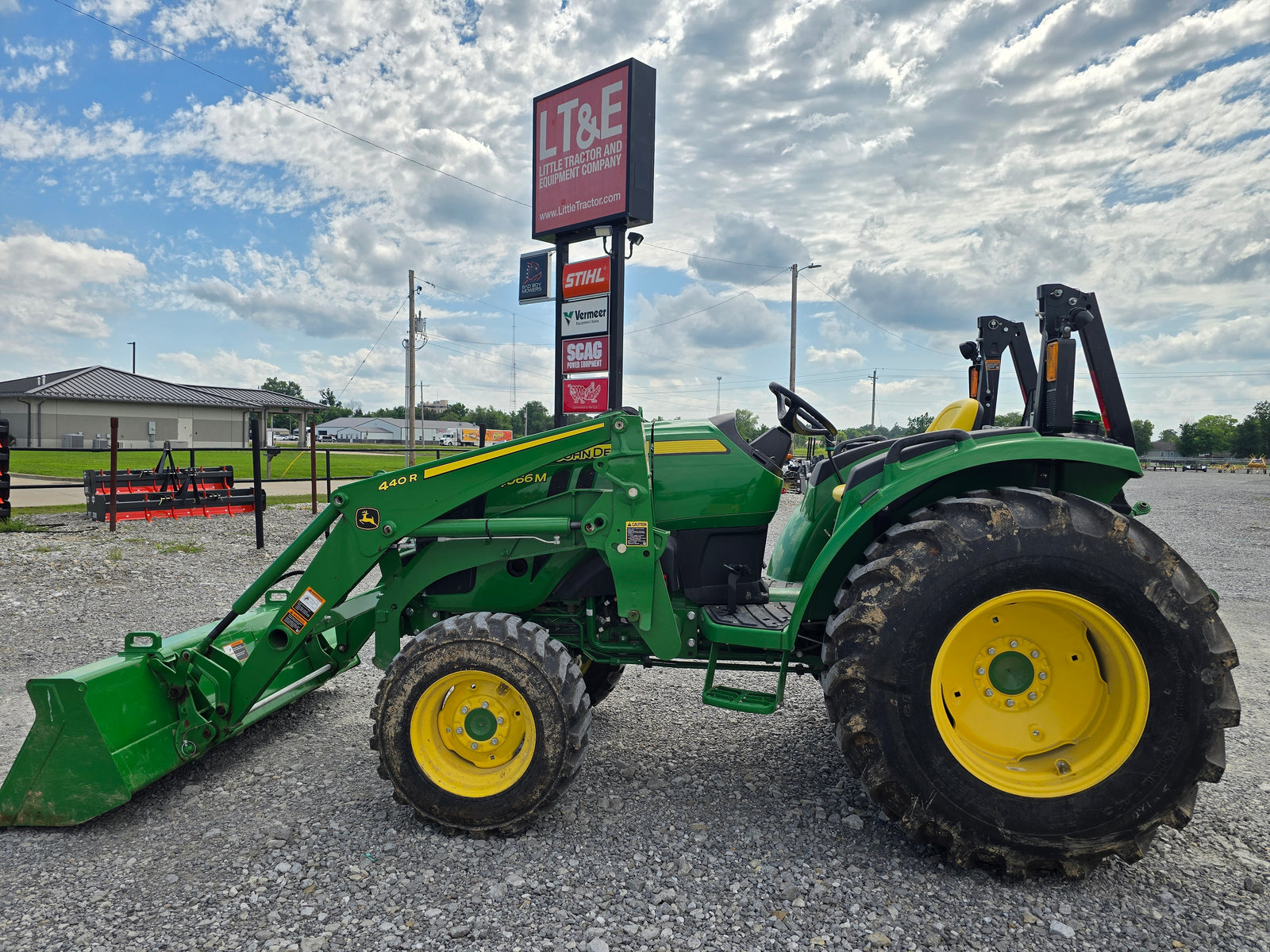 USED 2025 JOHN DEERE 4066M WITH LOADER #6106454