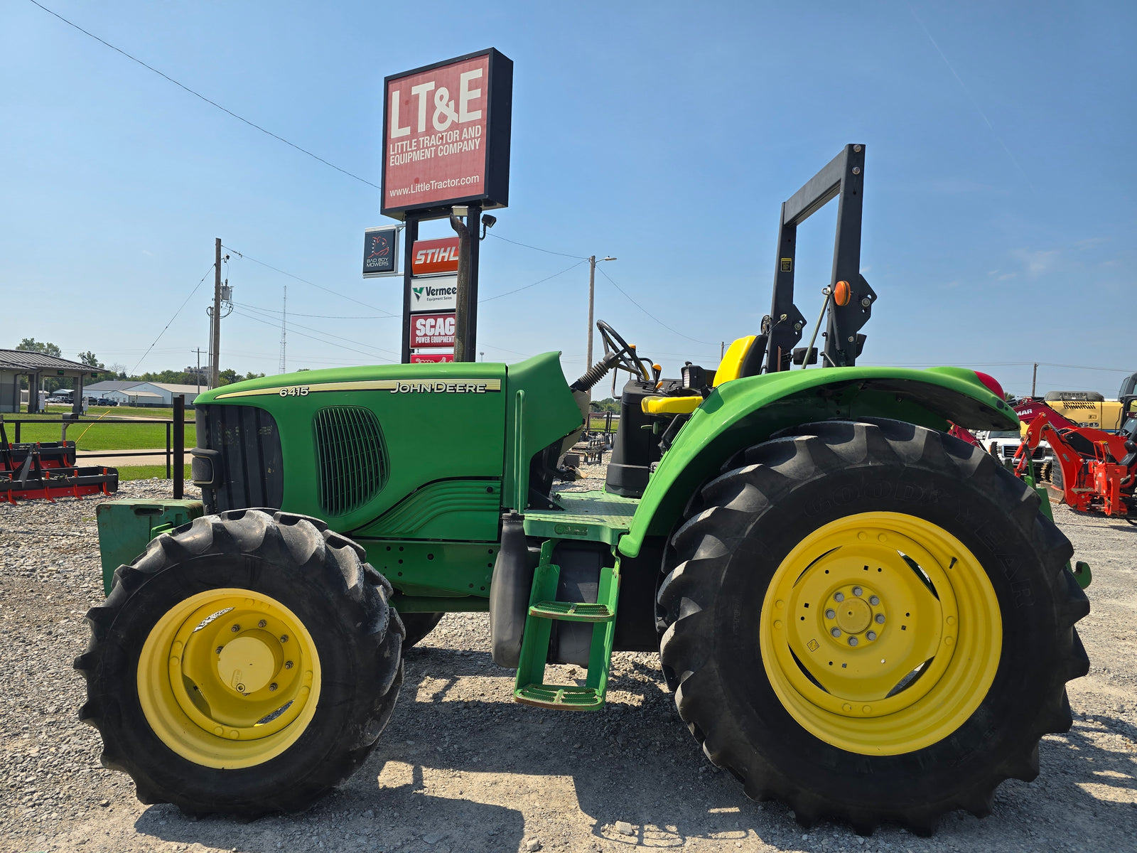 USED 2007 JOHN DEERE 6415 OPEN STATION TRACTOR