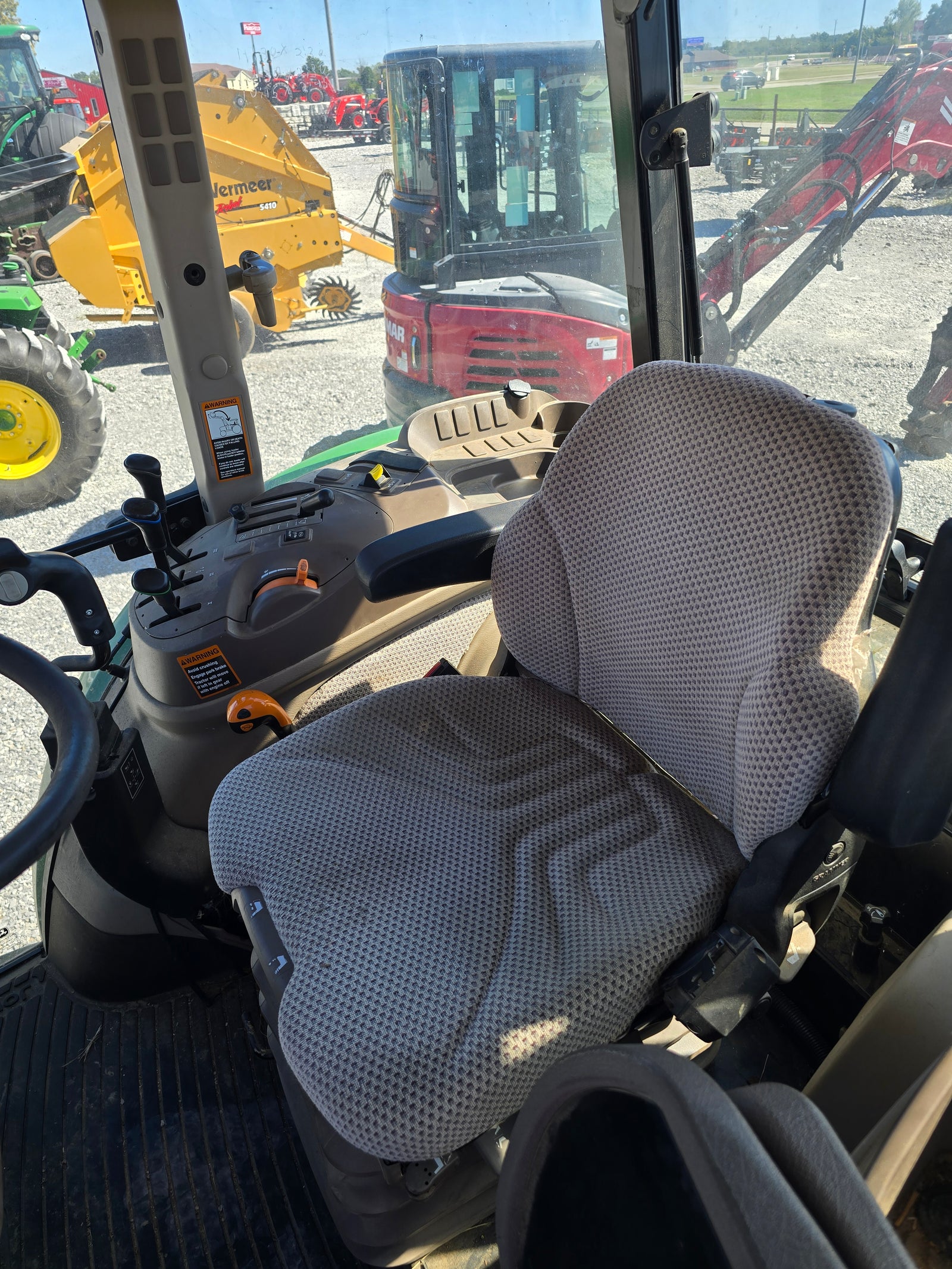 2018 JOHN DEERE 6105E - TRACTOR AND LOADER - #7299823 - $61,800