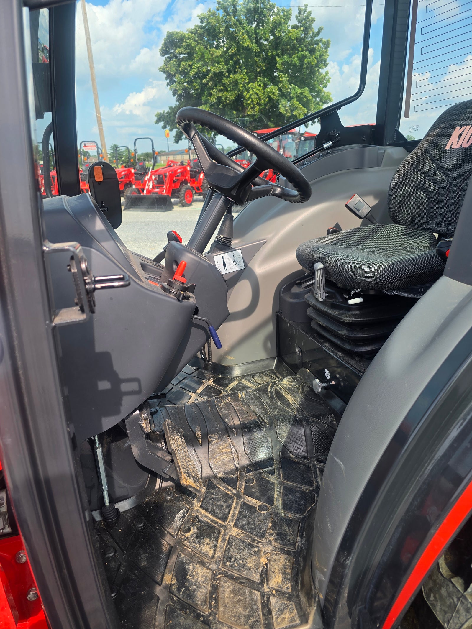 USED 2024 KIOTI DK4220SE CAB WITH LOADER - LOW HOURS - #6169811