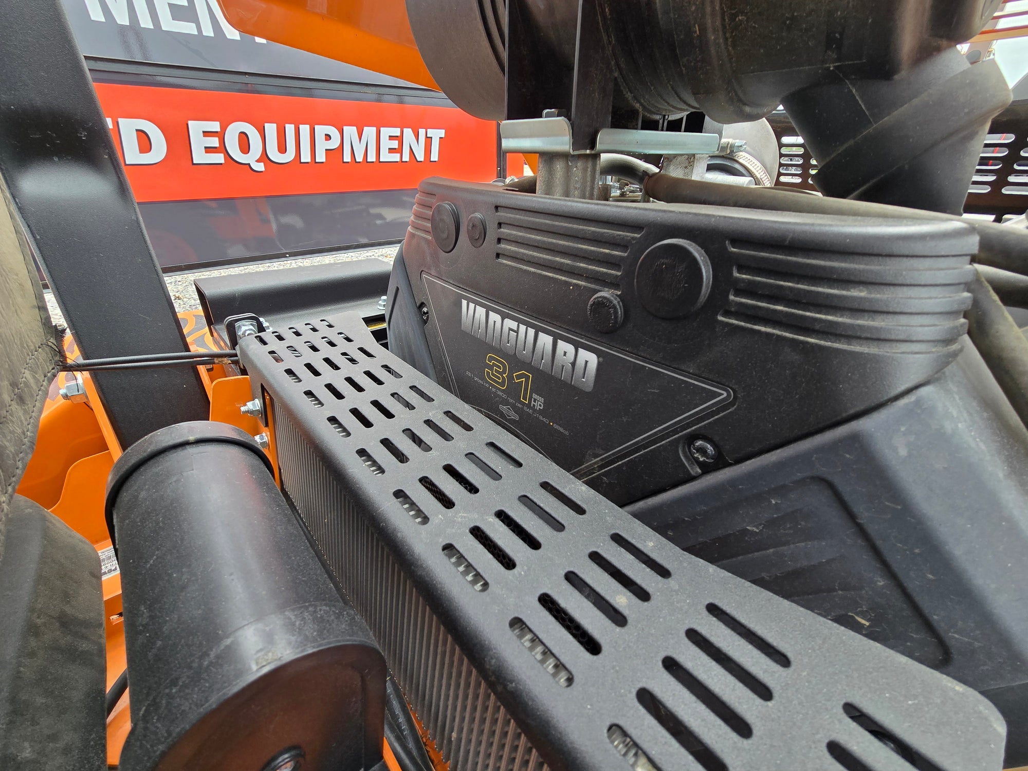 USED 2025 SCAG TURF TIGER II - ONLY 20HRS - 61" - 31HP VANGUARD #6169111