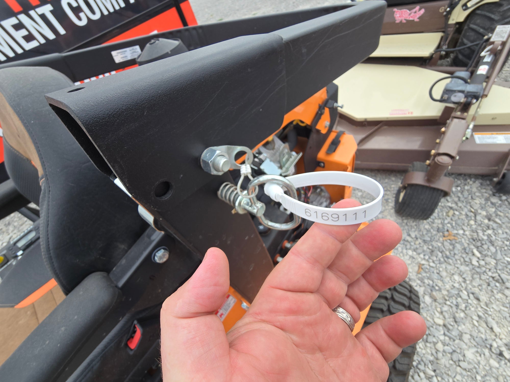 USED 2025 SCAG TURF TIGER II - ONLY 20HRS - 61" - 31HP VANGUARD #6169111