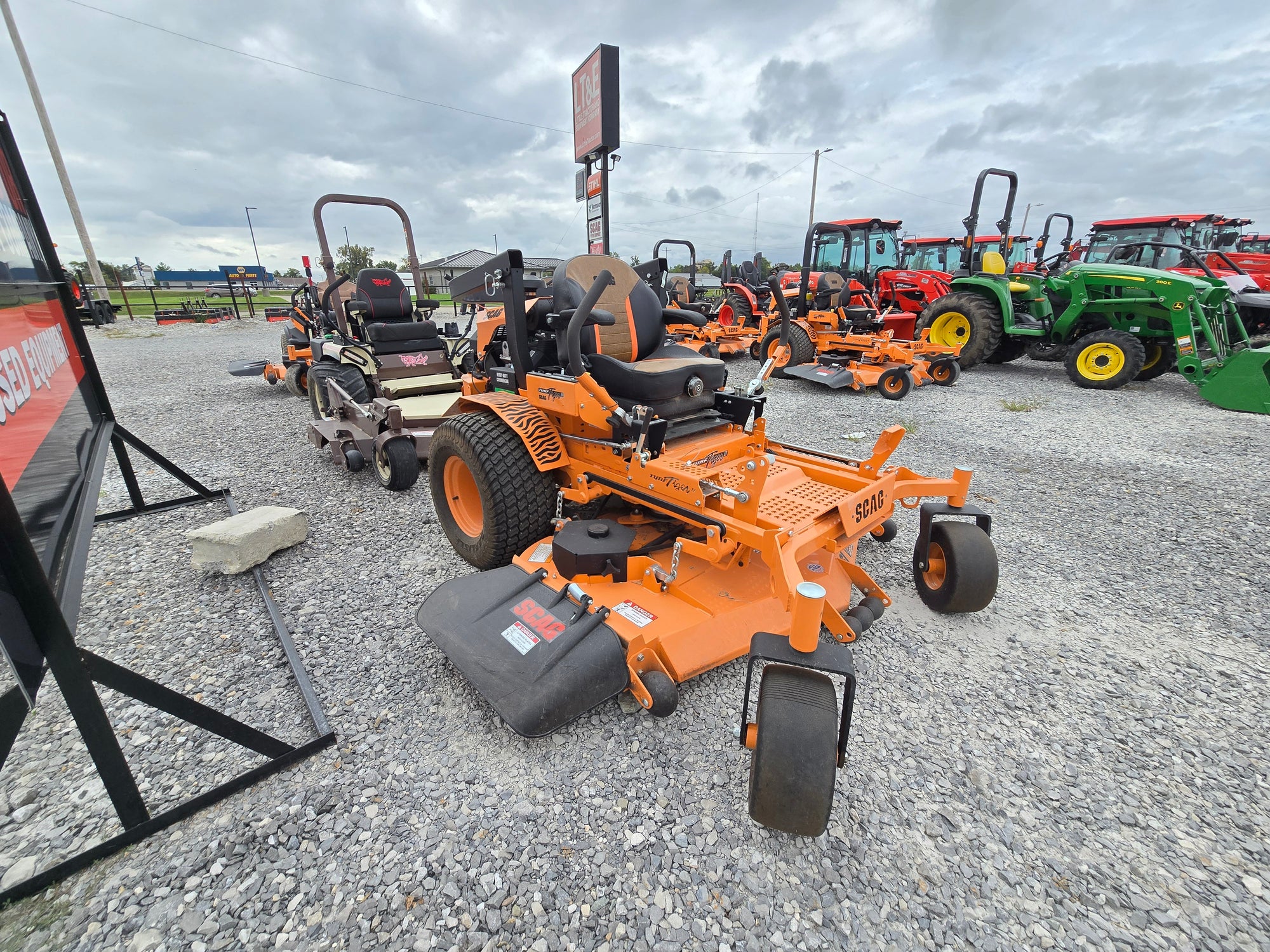 USED 2025 SCAG TURF TIGER II - ONLY 20HRS - 61" - 31HP VANGUARD #6169111