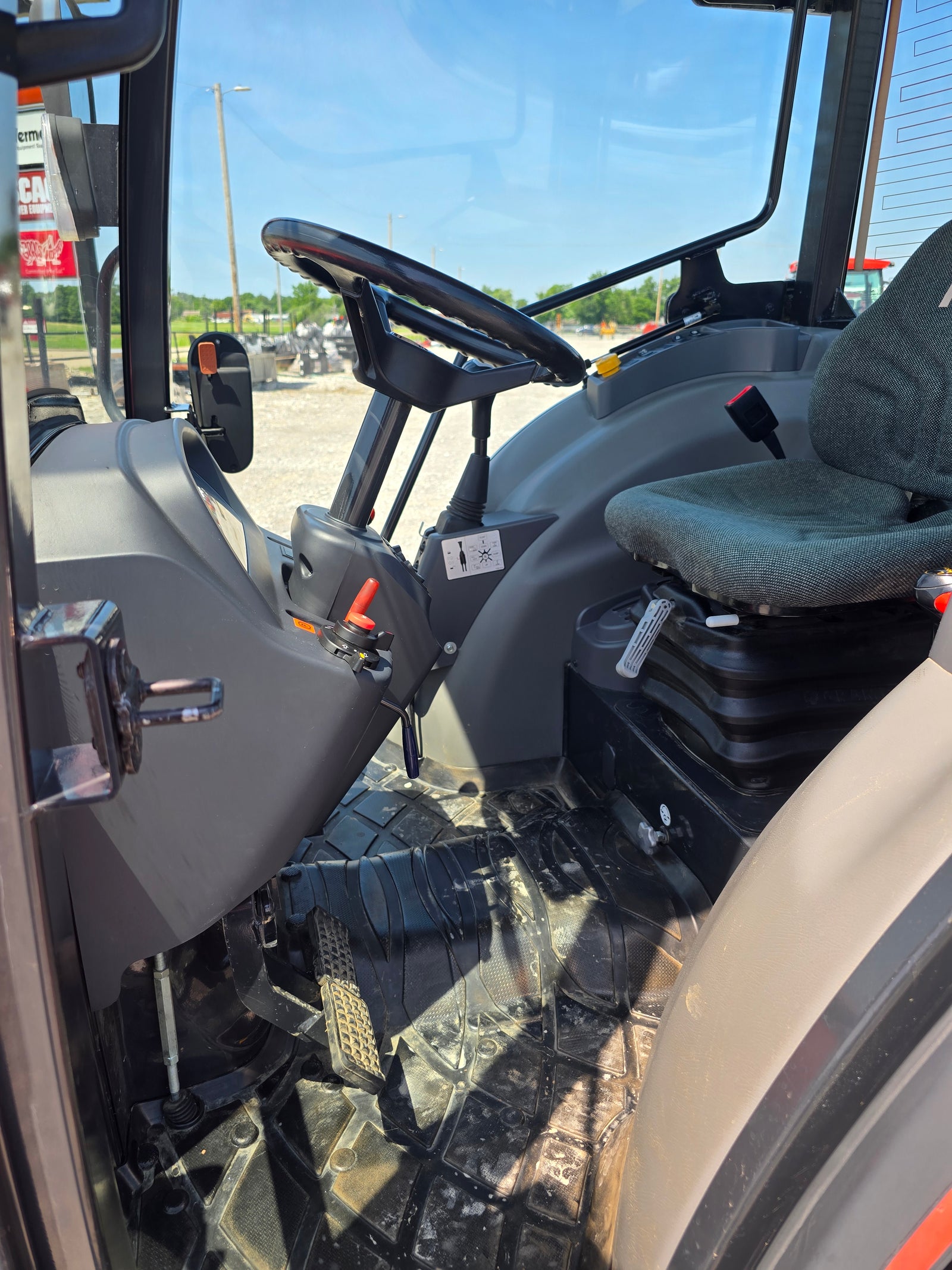 2023 KIOTI DK6020SE CAB & LOADER -