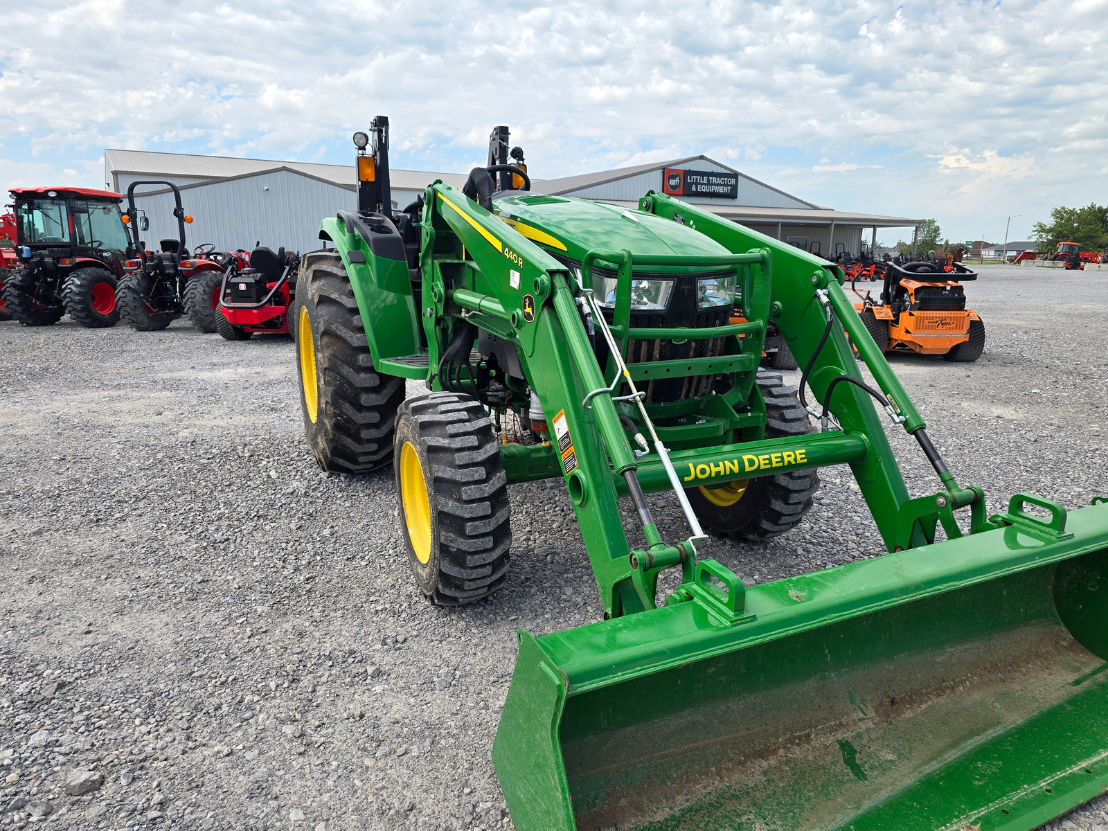 USED 2025 JOHN DEERE 4066M WITH LOADER #6106454