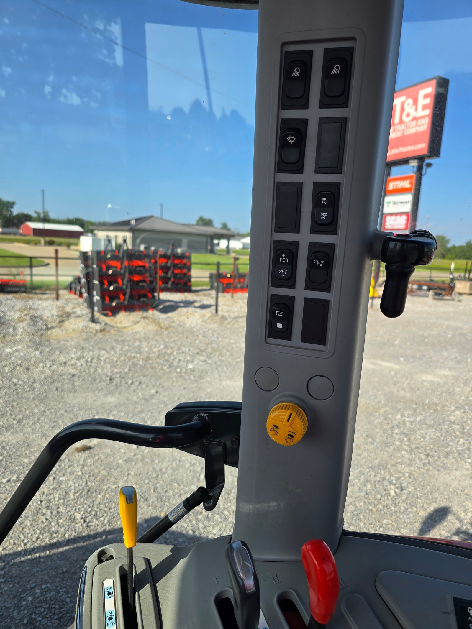 2022 KIOTI RX7320 - POWER SHUTTLE & CAB #6106420