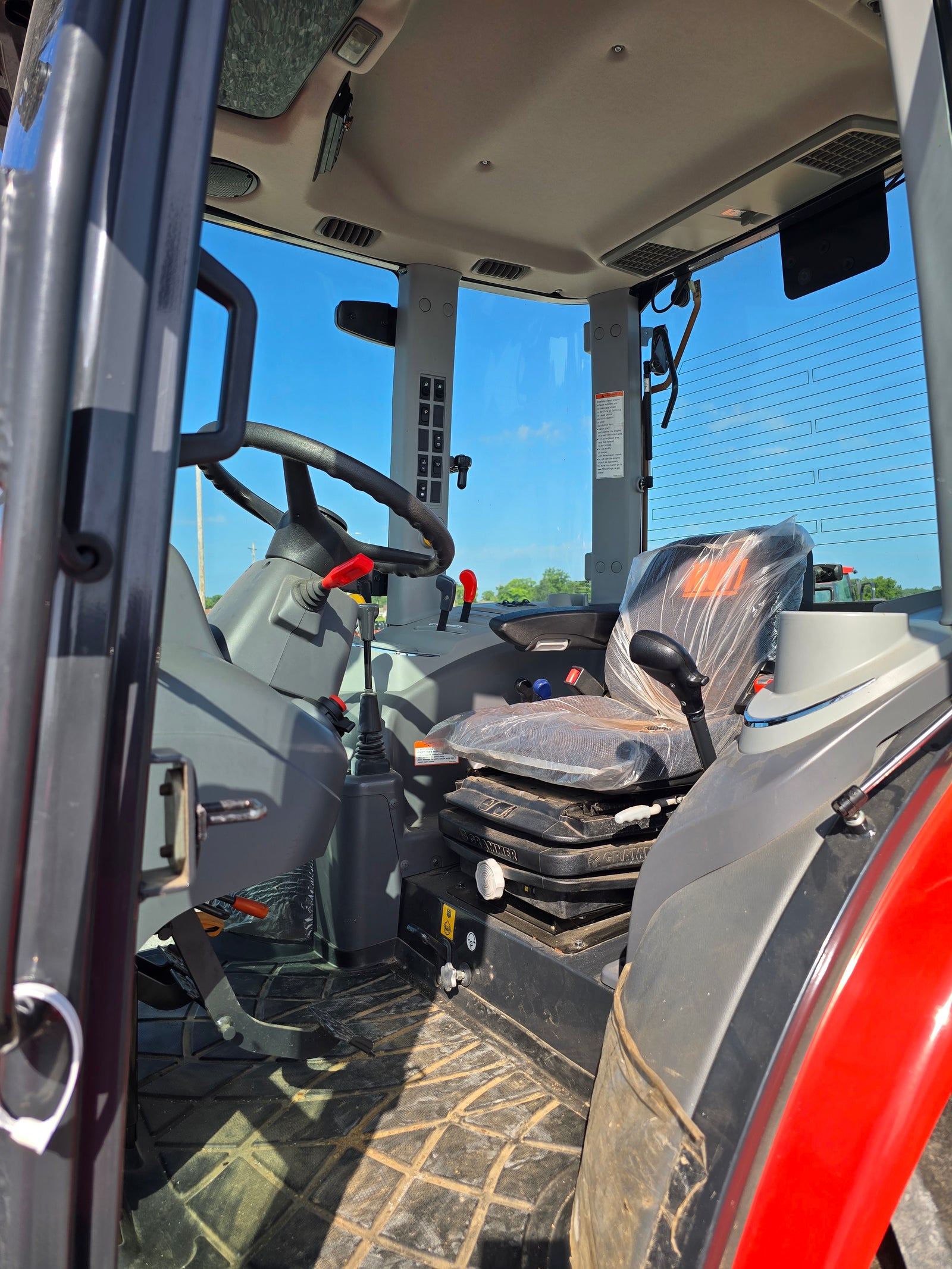 2022 KIOTI RX7320 - POWER SHUTTLE & CAB #6106420