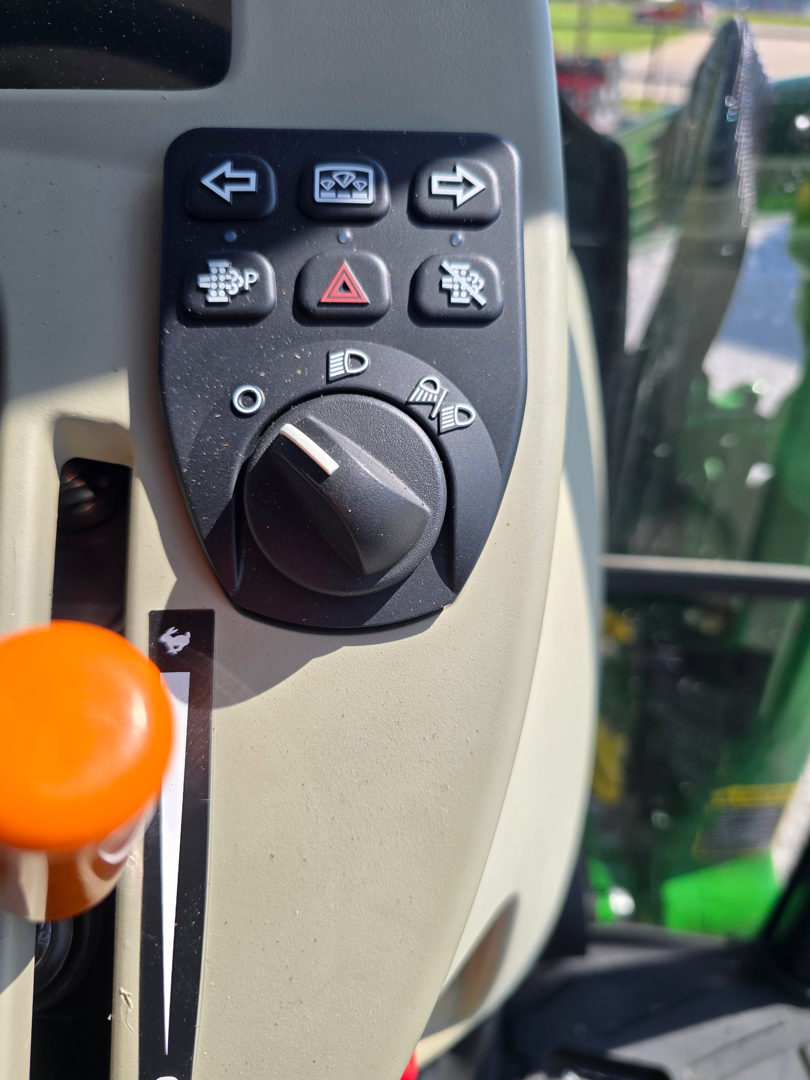 USED 2016 JOHN DEERE 3039R CAB WITH LOADER #7299813