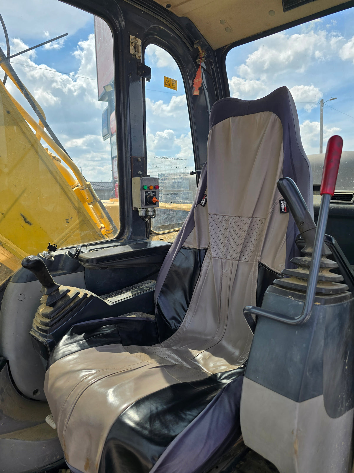 2016 KOBELCO SK260LC - $61,000