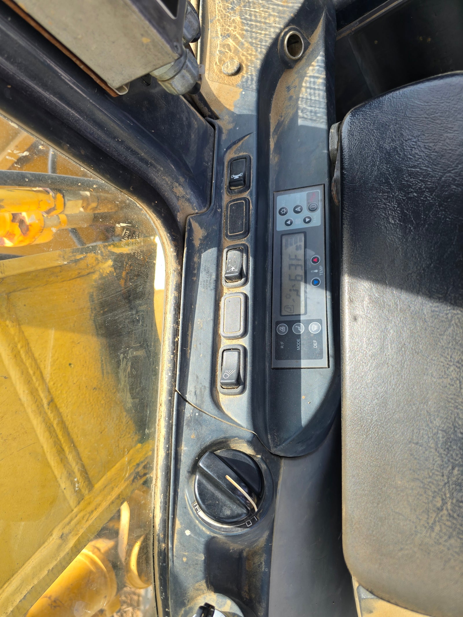 2016 KOBELCO SK260LC - $61,000
