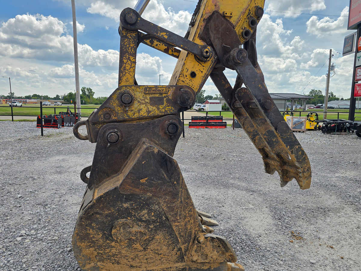 2016 KOBELCO SK260LC - $61,000