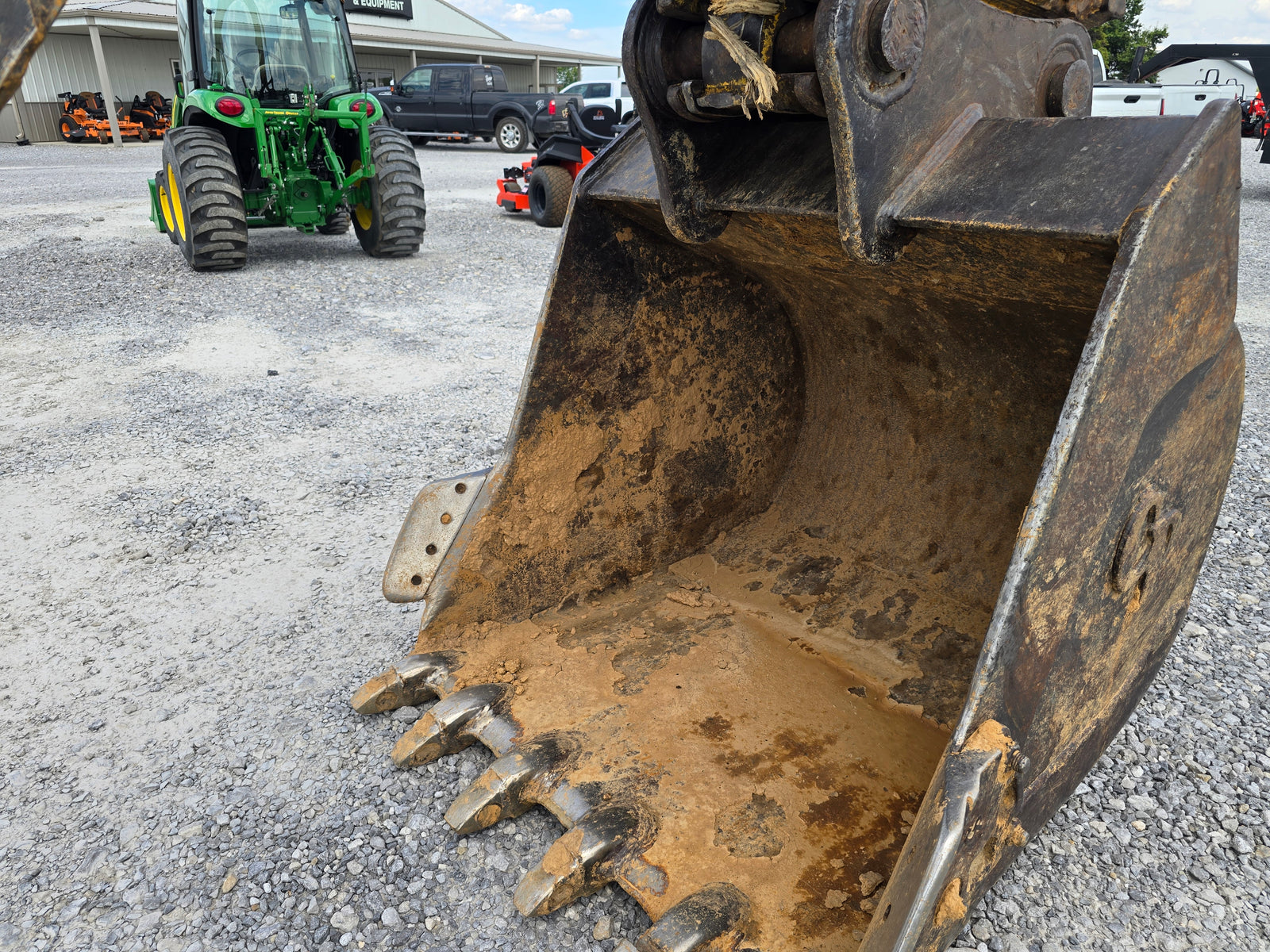 2016 KOBELCO SK260LC - $61,000