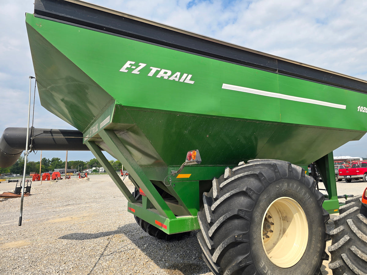 USED 2018 EZ-TRAIL 1020 GRAIN CART - $32,000