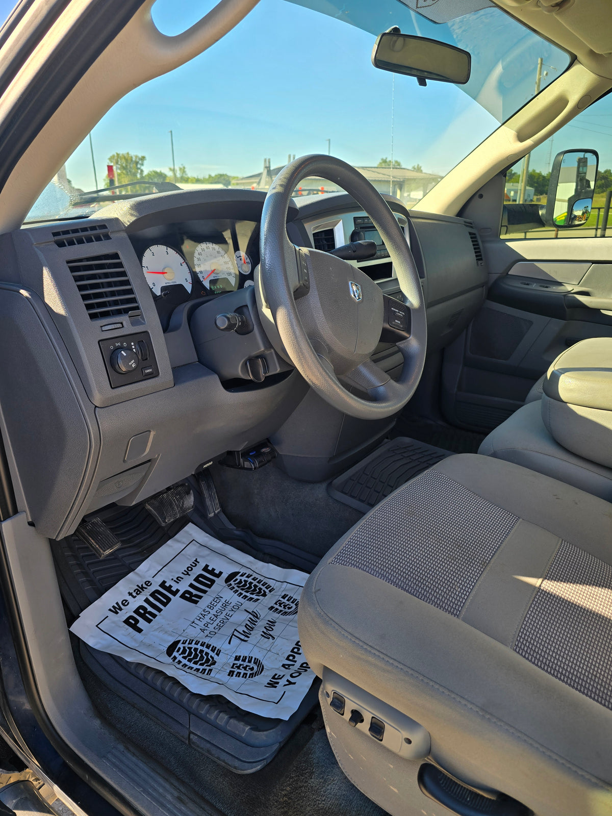 2008 RAM 3500HD DUALLY - $23,500