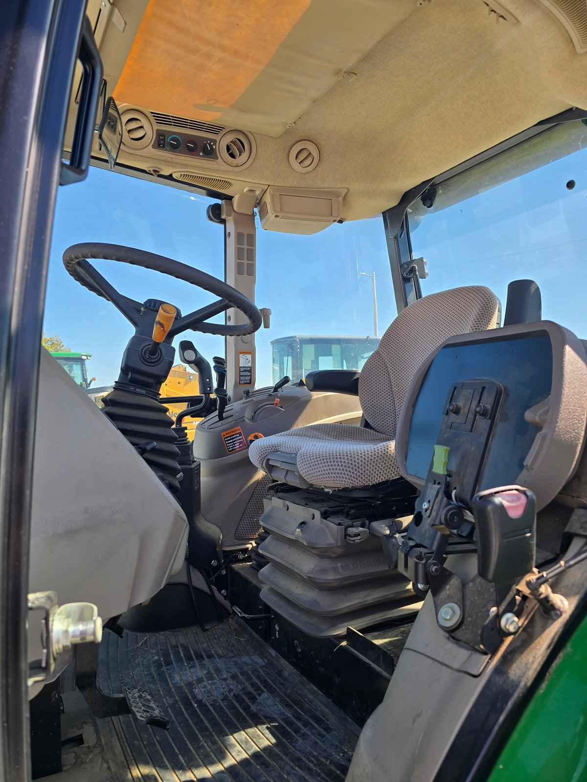 2018 JOHN DEERE 6105E - TRACTOR AND LOADER - #7299823 - $61,800