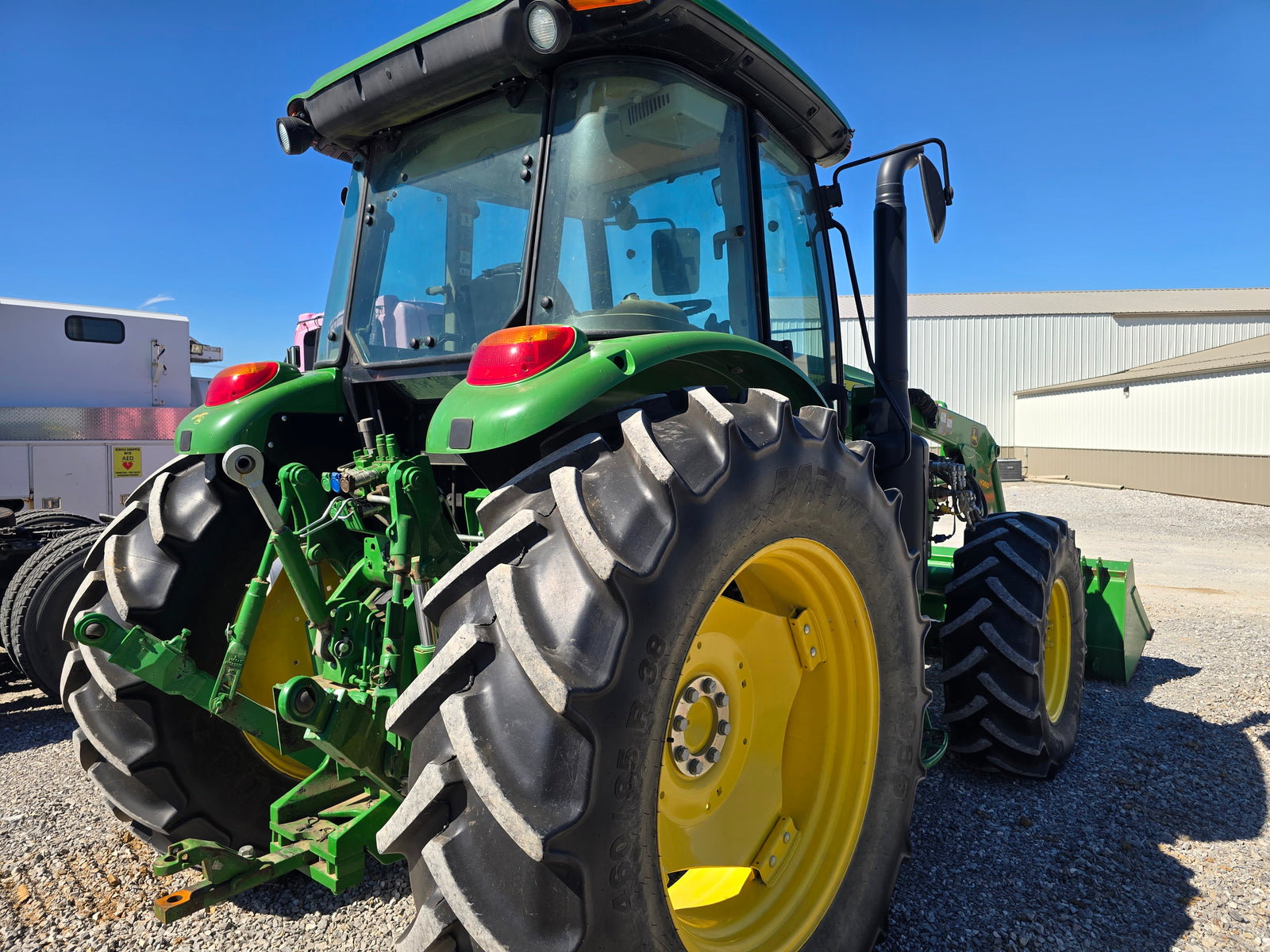 2018 JOHN DEERE 6105E - TRACTOR AND LOADER - #7299823 - $61,800