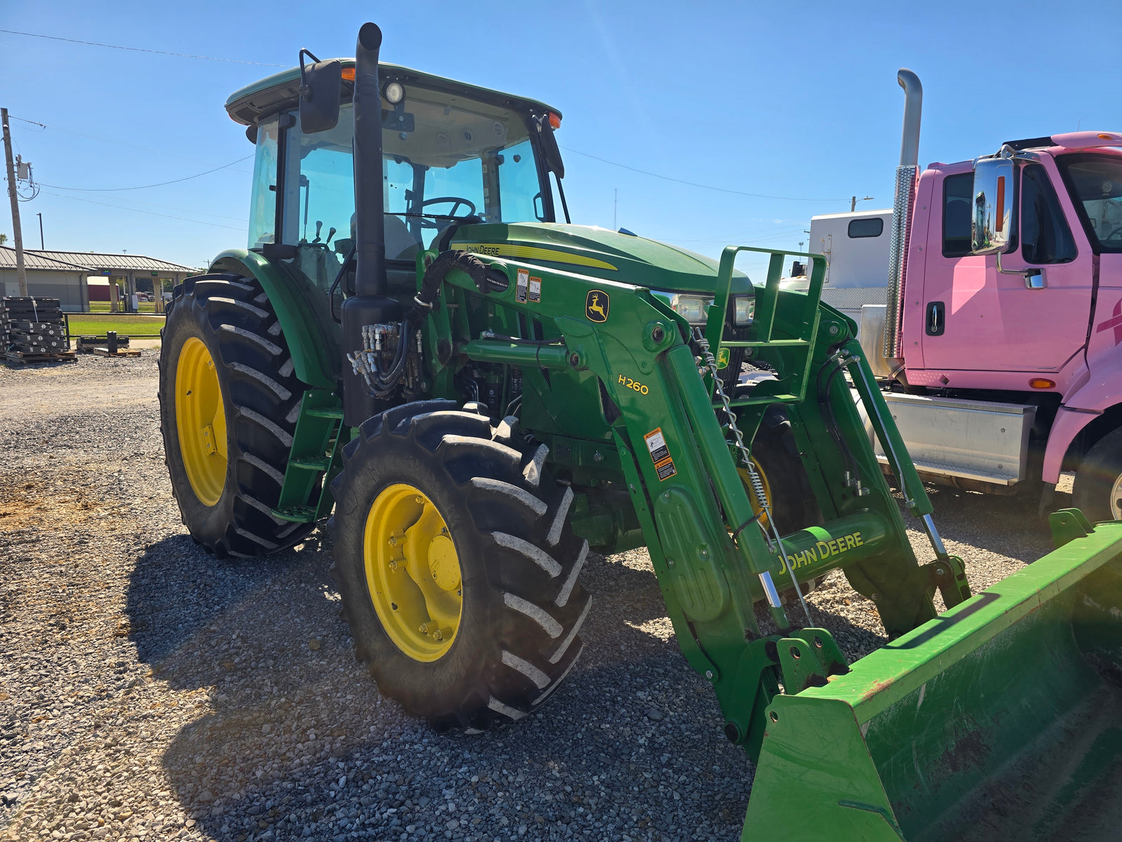 2018 JOHN DEERE 6105E - TRACTOR AND LOADER - #7299823 - $61,800