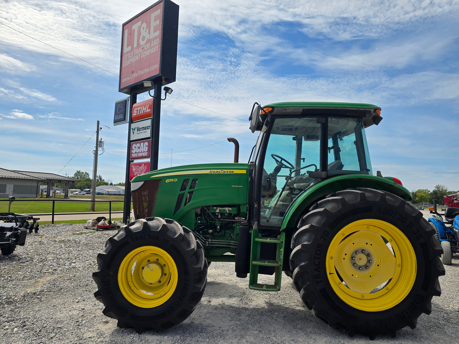 USED 2014 JOHN DEERE 6115D CAB TRACTOR - $32500