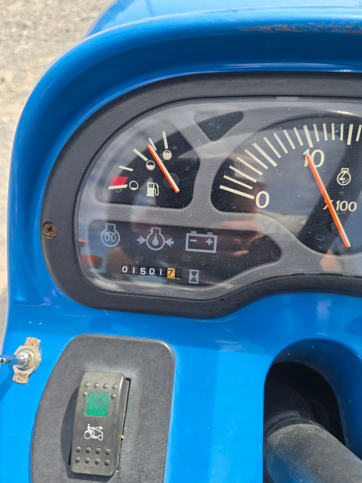 USED 2001 NEW HOLLAND TC25D - #7300000 - $7,900