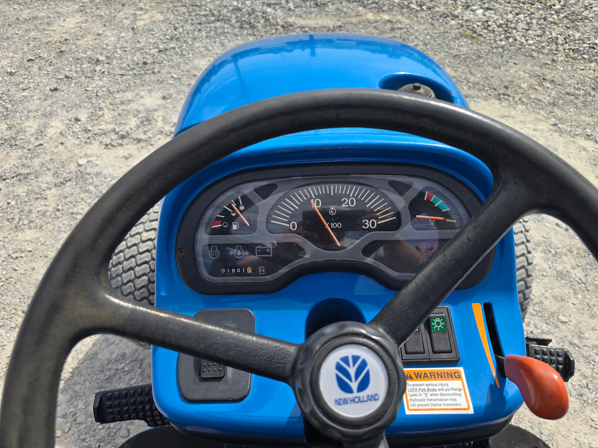 USED 2001 NEW HOLLAND TC25D - #7300000 - $7,900