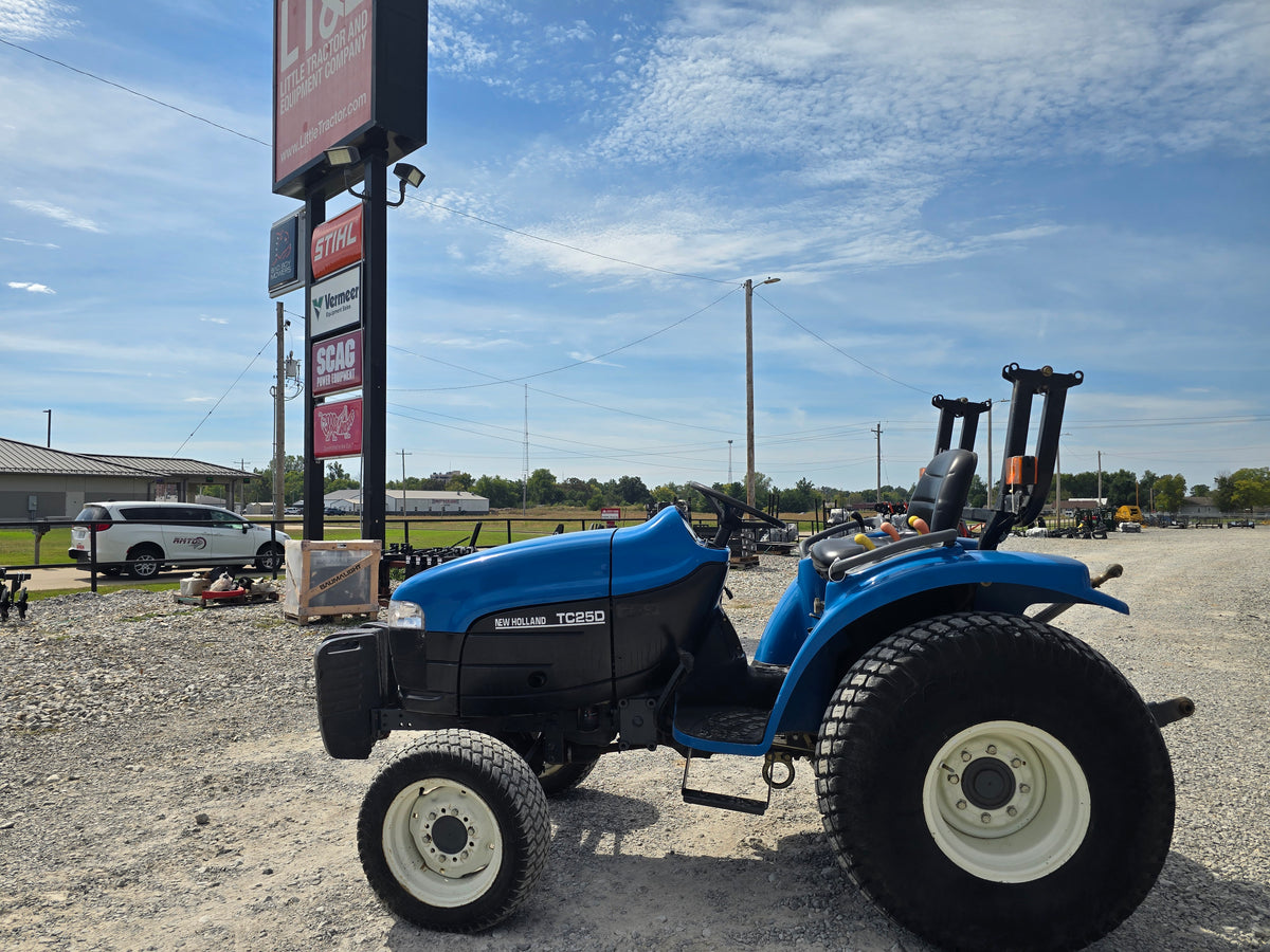 USED 2001 NEW HOLLAND TC25D - #7300000 - $7,900