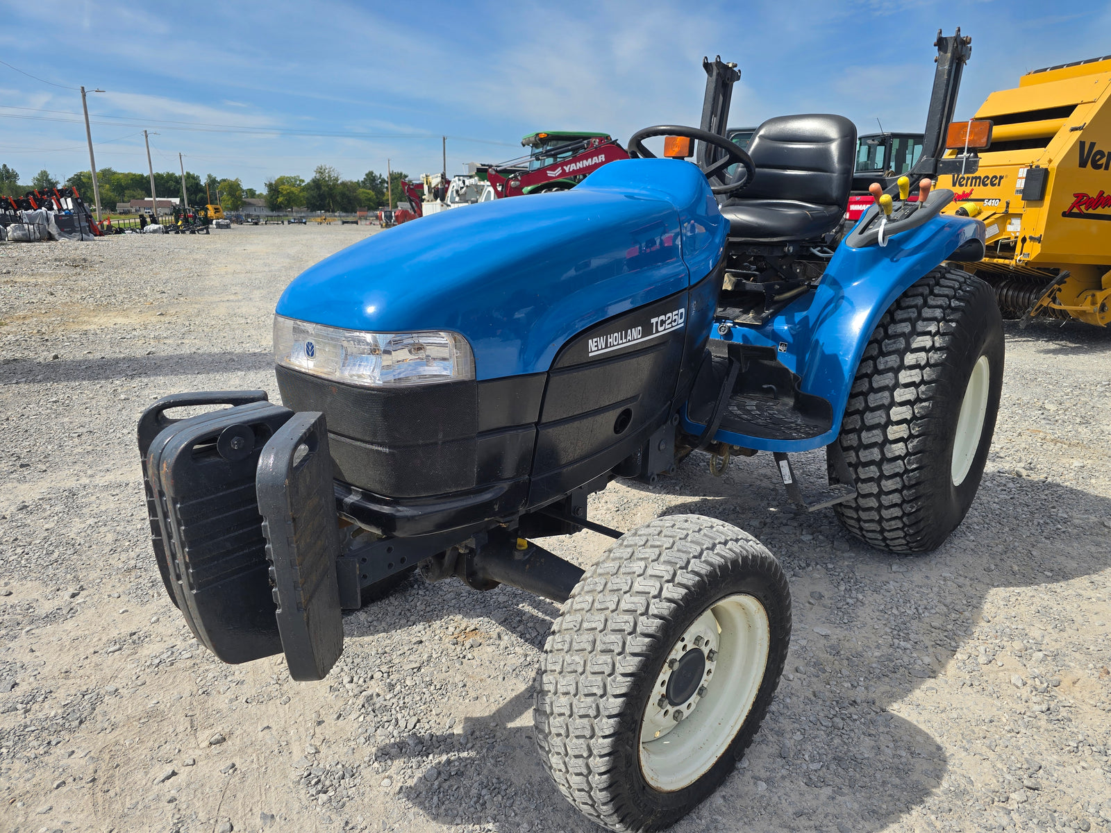 USED 2001 NEW HOLLAND TC25D - #7300000 - $7,900