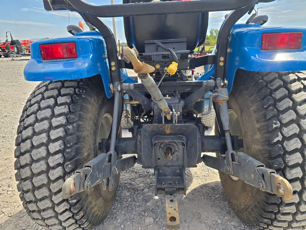 USED 2001 NEW HOLLAND TC25D - #7300000 - $7,900