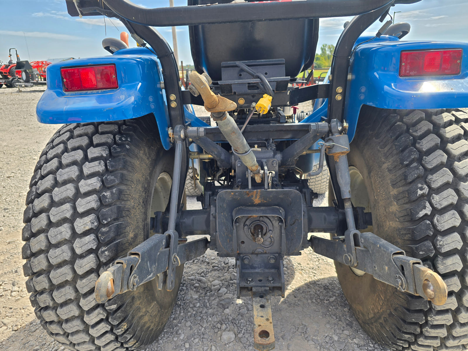USED 2001 NEW HOLLAND TC25D - #7300000 - $7,900