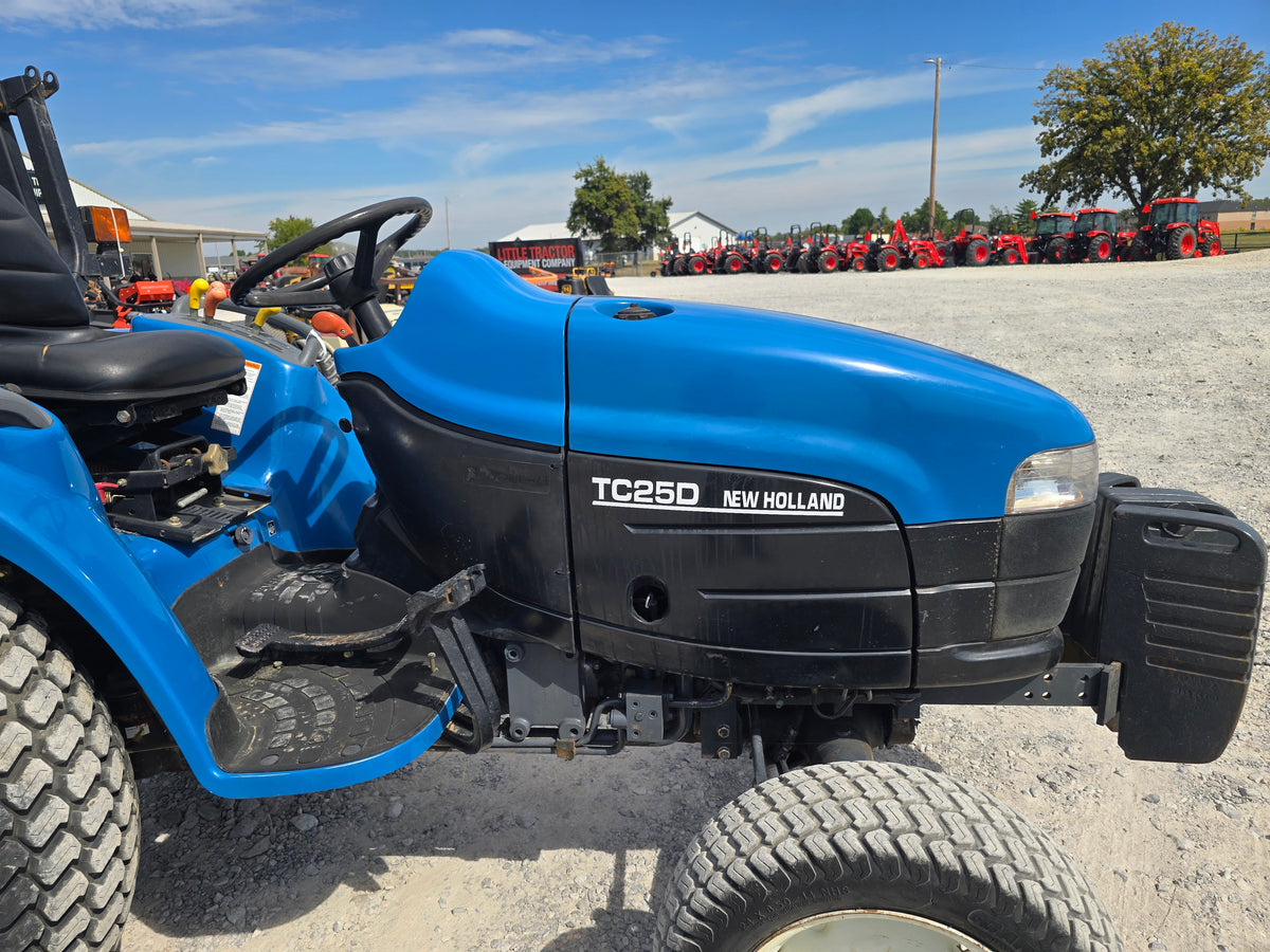 USED 2001 NEW HOLLAND TC25D - #7300000 - $7,900