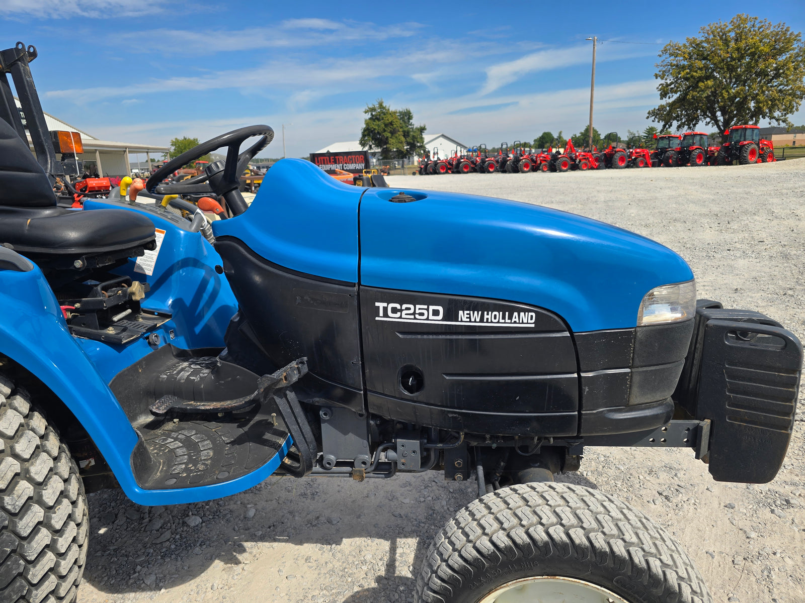 USED 2001 NEW HOLLAND TC25D - #7300000 - $7,900