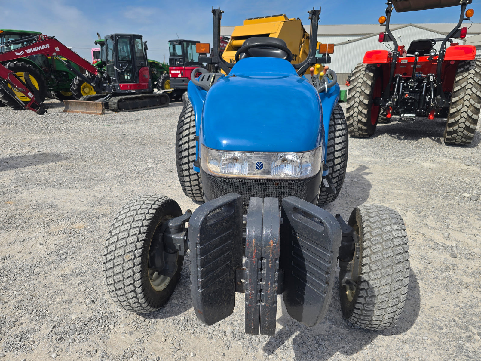 USED 2001 NEW HOLLAND TC25D - #7300000 - $7,900