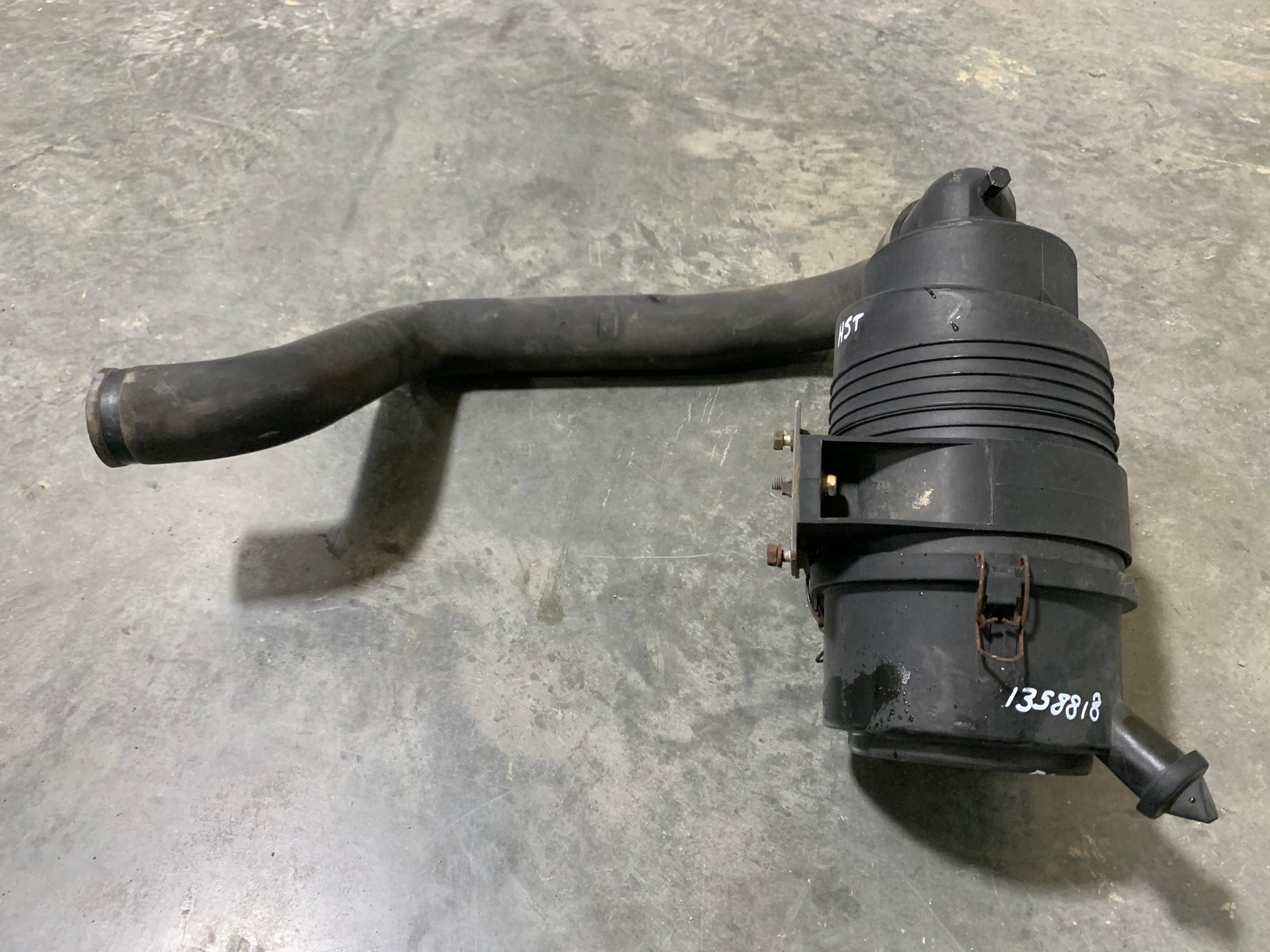 KIOTI DK35SE HST AIR CLEANER ASSY