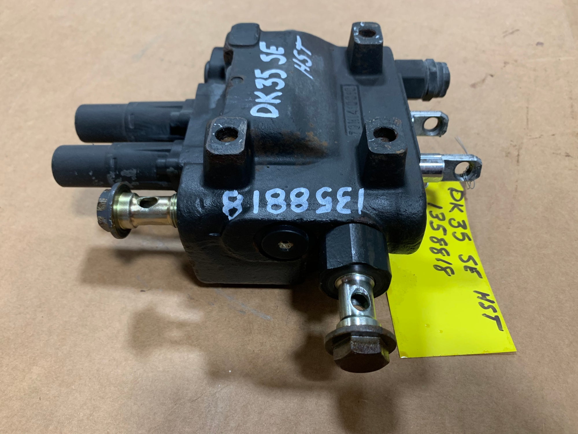 KIOTI DK35SE HST JOYSTICK HYD VALVE